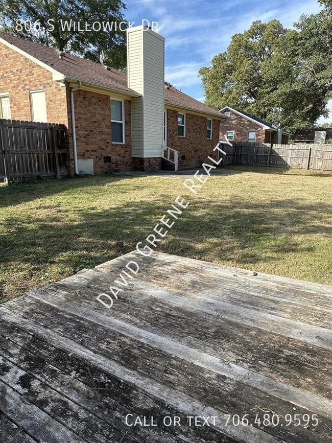 Building Photo - 806 S Willowick Dr