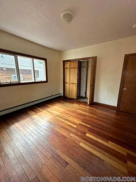 Building Photo - 569 Main St