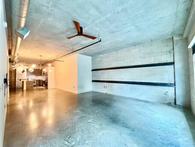 Building Photo - 1212 E Whiting St