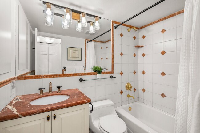 Building Photo - 250 S Original St