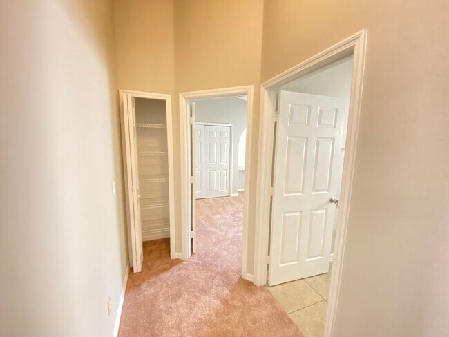 Building Photo - ? Freshly Updated Home Minutes from Disney...