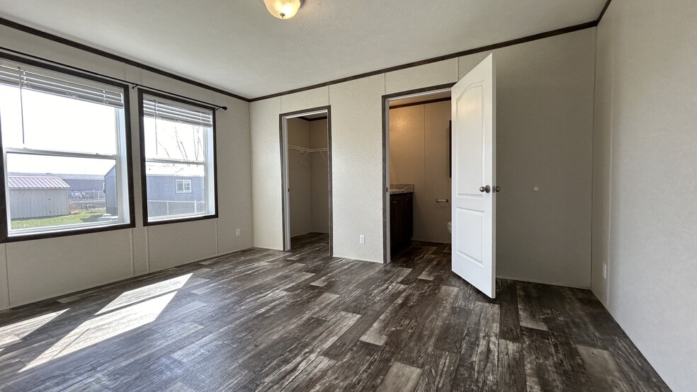 Building Photo - 18 Skeena St