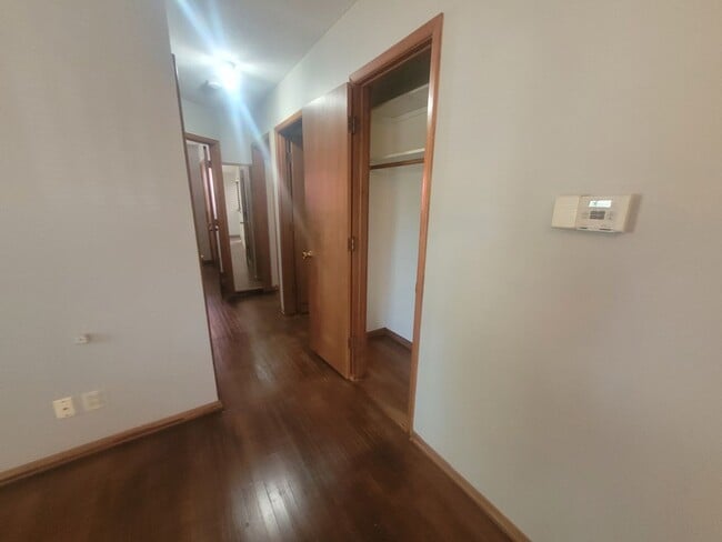 Building Photo - 3 Bedroom, 1.5 Bathroom home with detached...