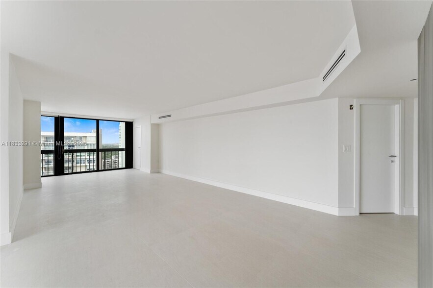 Building Photo - 2333 Brickell Ave
