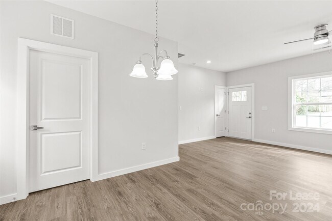 Building Photo - 807 Reid St