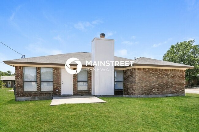 Building Photo - 3 Bedroom Pet-Friendly Home in ALVARADO, TX with Main Street Renewal
