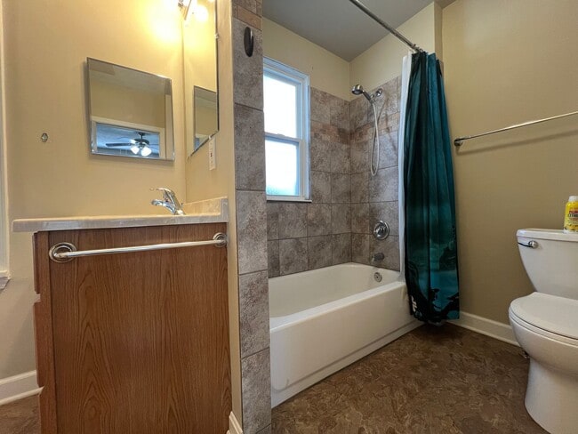 Building Photo - 1726 Starkweather Ave