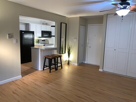 Building Photo - 2227 Canyon Blvd