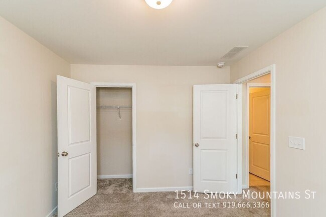 Building Photo - 1514 Smoky Mountains St