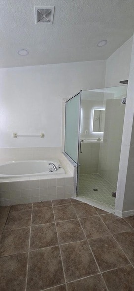 Building Photo - 1810 Greystone Heights Dr