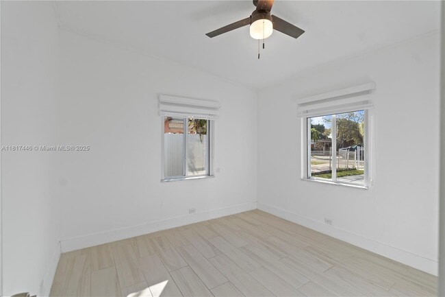 Building Photo - 641 E 44th St