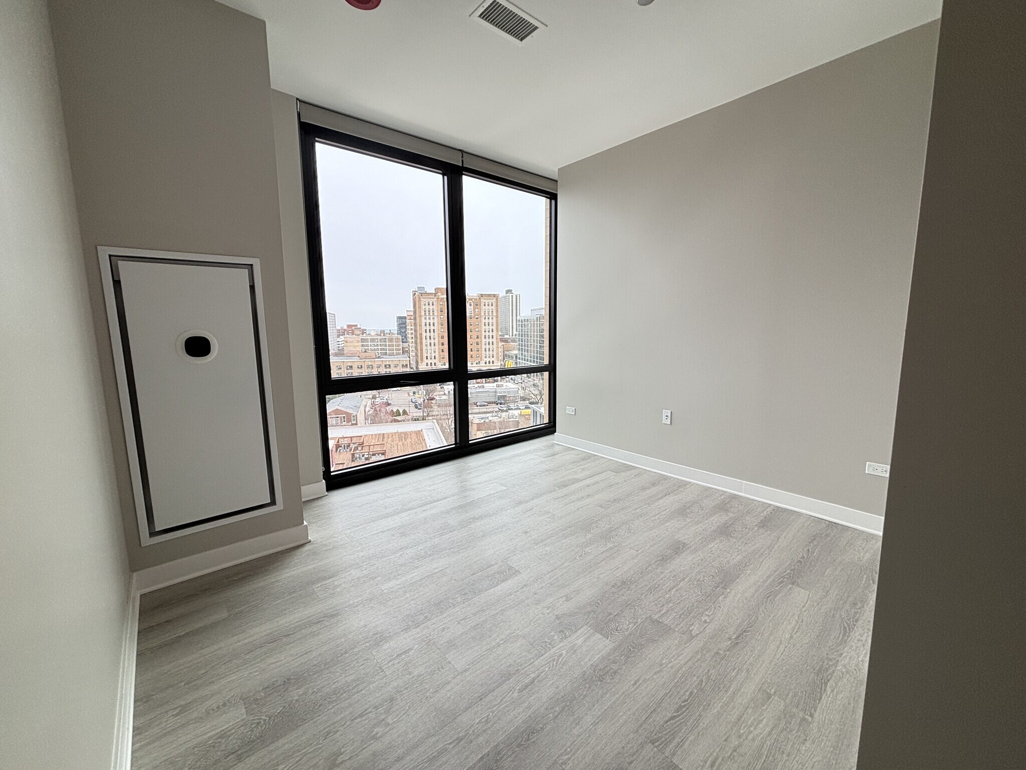 Building Photo - 4613 N Broadway St