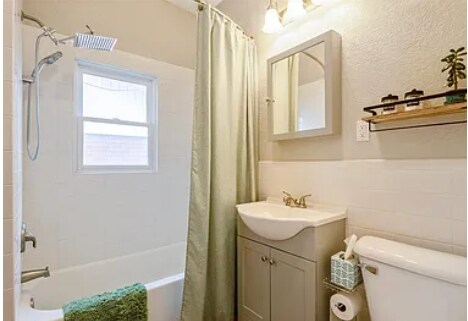 Building Photo - 5144 Greenwood St