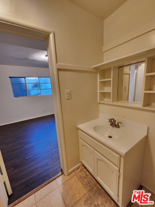 Building Photo - 1013 N San Vicente Blvd