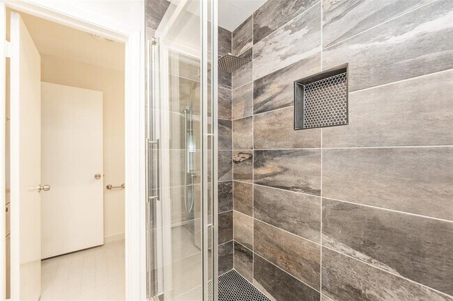 Building Photo - 6307 Del Monte Dr