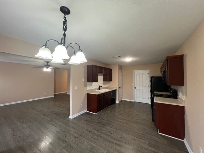 Building Photo - $250 Off First Month's Rent! Nice 3 Bedroom 2 Bath Home in Lavergne - Available Now!