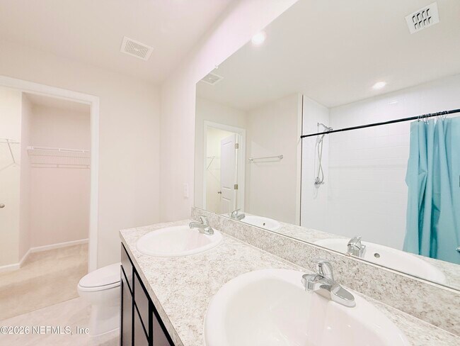 Building Photo - 5885 Creekside Crossing Dr