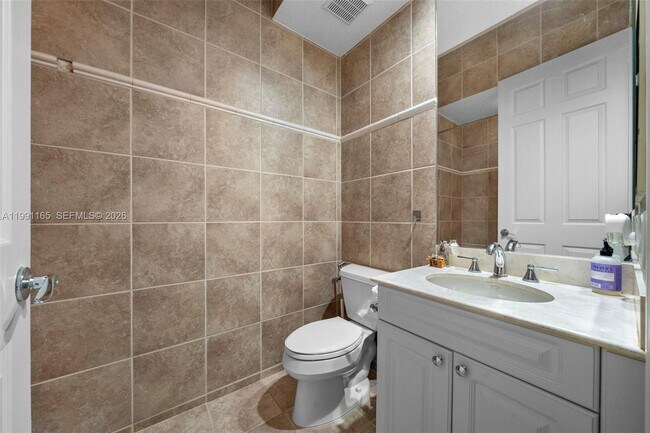 Building Photo - 896 Spinnaker Dr