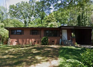 Building Photo - 3 Bed and 2 Bath in East Point!