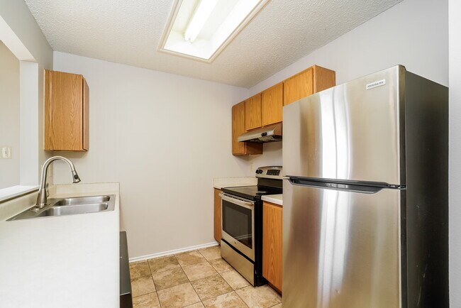 Building Photo - 6114 Candletree