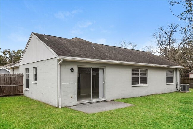 Building Photo - 2210 N Merrin St