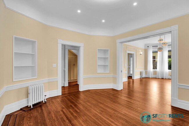 Building Photo - Pacific Heights: Remodeled Bi-Level Condo w/ Private Yard & Garage near Alta Vista Park