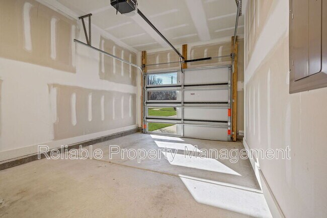 Building Photo - 41 N Laird Dr