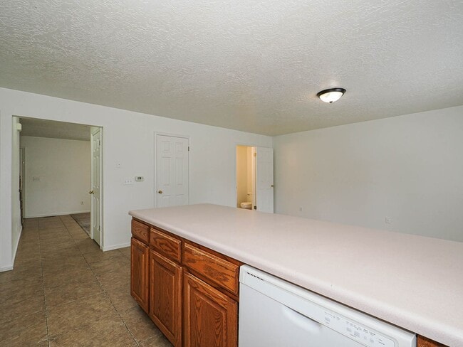 Building Photo - Charming 3-Bed, 2-Bath Home in Prime Ameri...