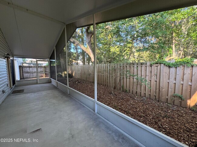 Building Photo - 7701 Leesburg Dr S