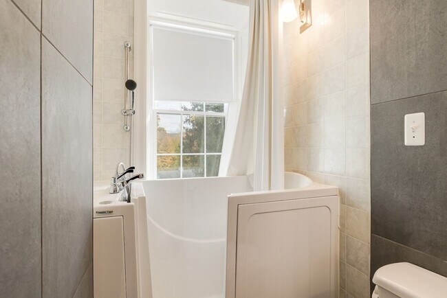 Building Photo - 64 Montebello Rd