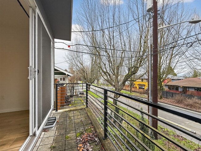 Building Photo - 2013 15th Ave S