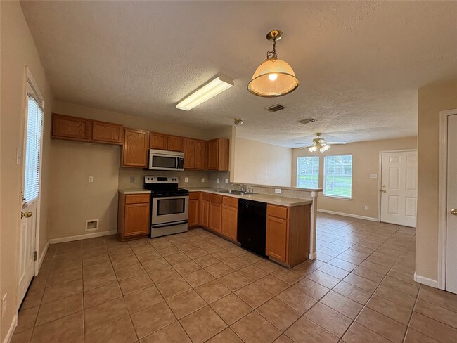 Building Photo - 14129 Broken Arrow Dr