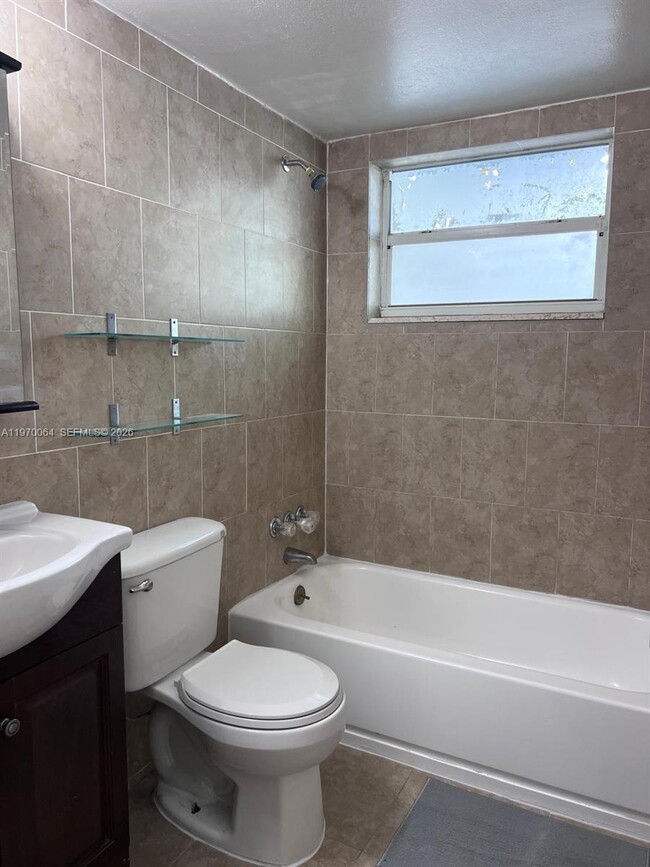 Building Photo - 7820 NE Bayshore Ct