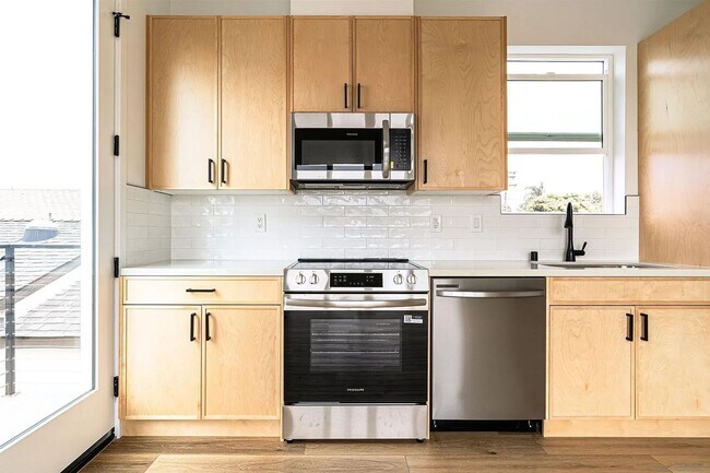 Primary Photo - 2945 B. St