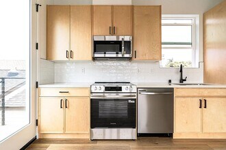 Building Photo - 2945 B. St