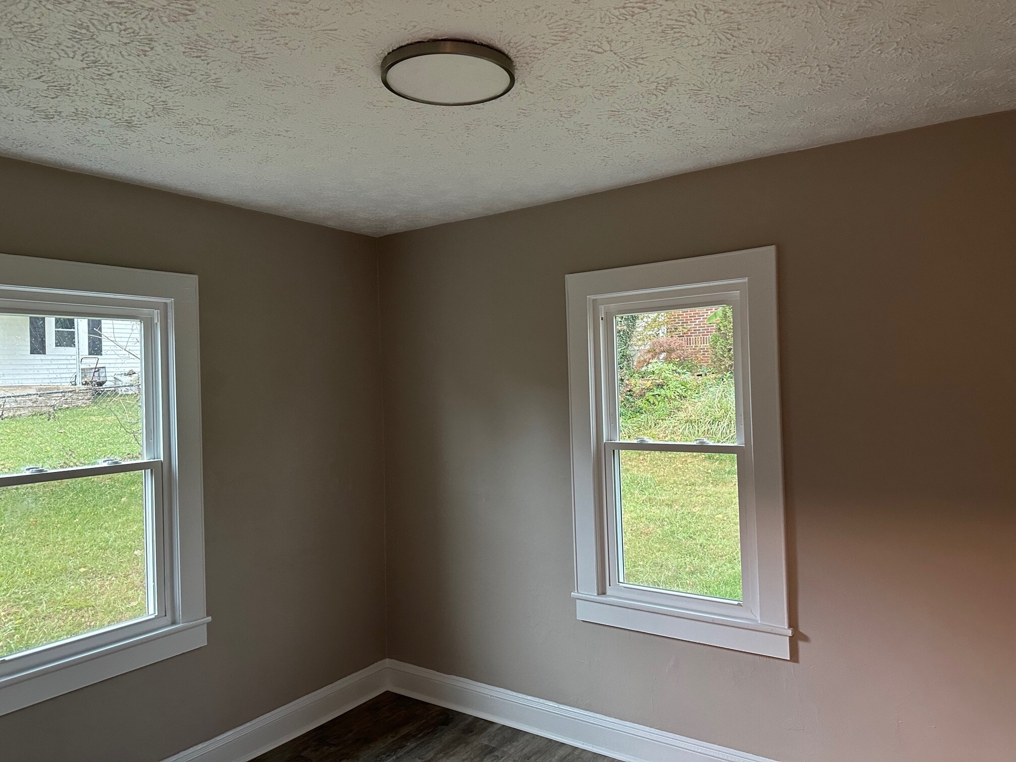 Office/Extra room - 220 Lake St