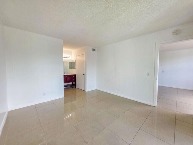 Building Photo - 708 Executive Center Dr