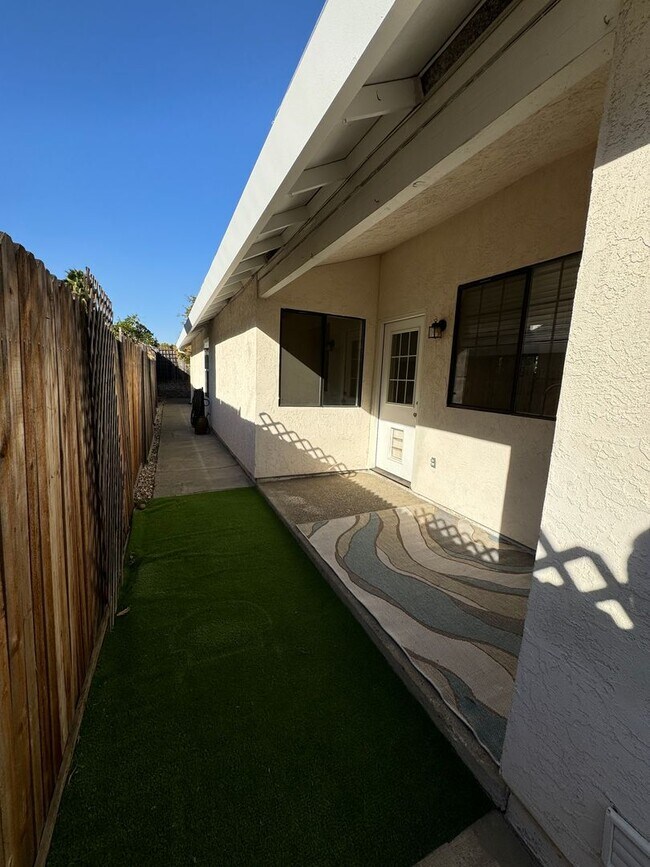 Building Photo - 1310 Puebla Way