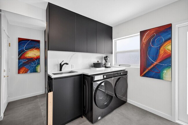 Building Photo - 2720 NE 59th St