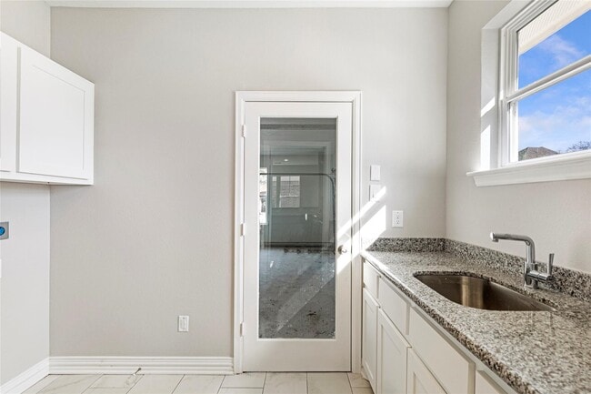 Building Photo - 7638 Bronze Trail Dr