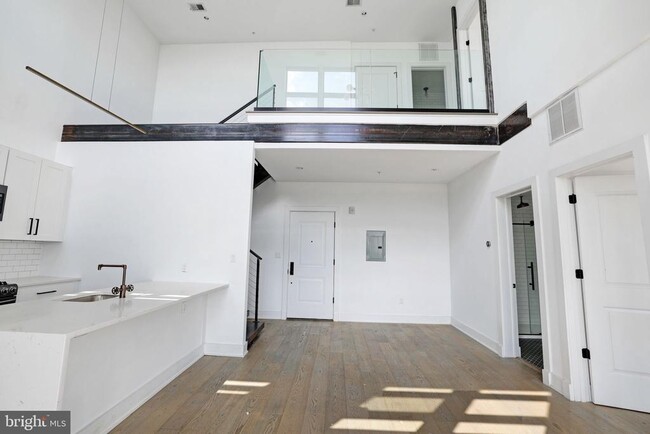 Building Photo - 1402 H St NE