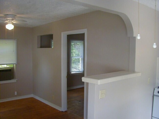 Building Photo - 1230 Cortlandt St