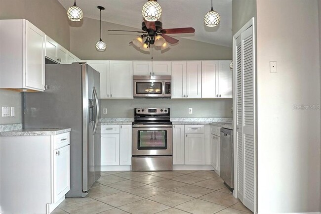 Building Photo - 6617 Coral Cove Dr