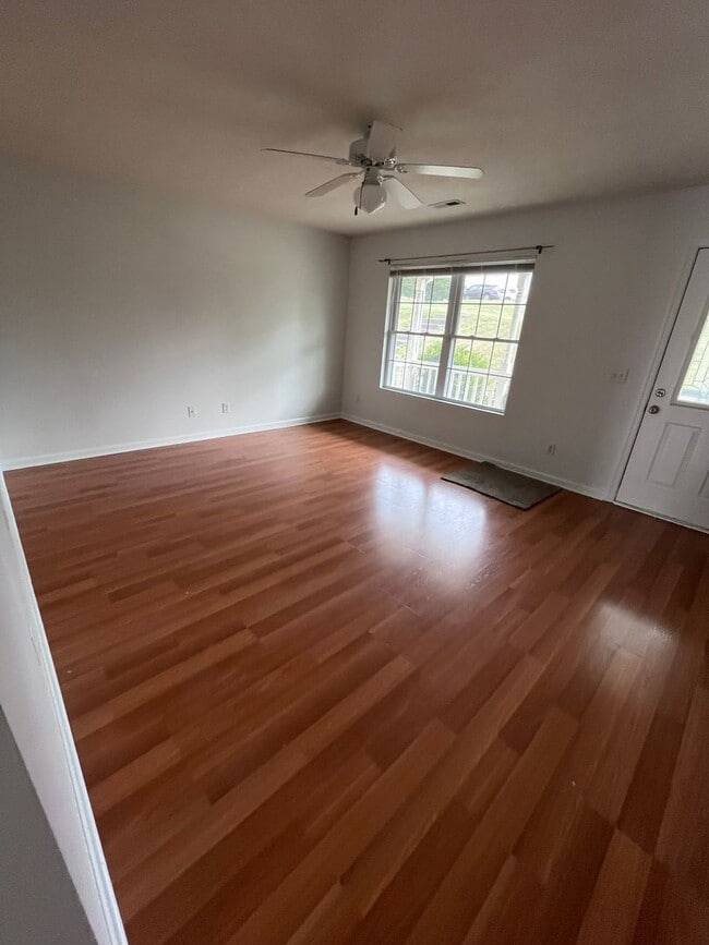 Building Photo - Freshly Painted and New Flooring!