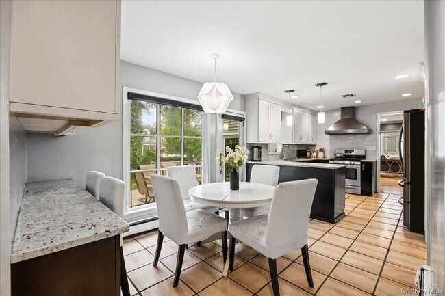 Building Photo - 1127 Fordham Ln