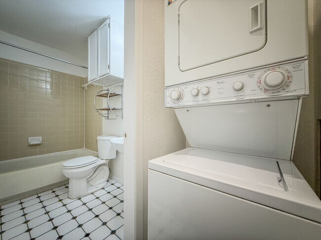 Building Photo - 3839 Dry Creek Dr