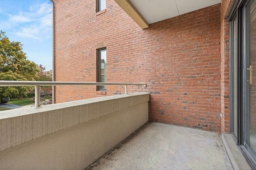 Building Photo - 100 Denniston St