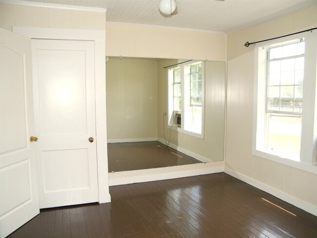 Building Photo - 13679 Wigginsville Rd