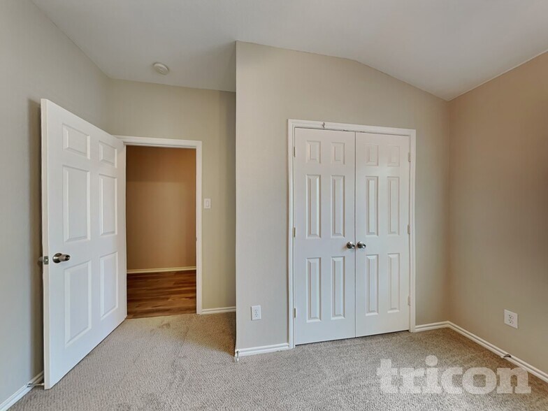 Building Photo - 1107 Longhorn Ln