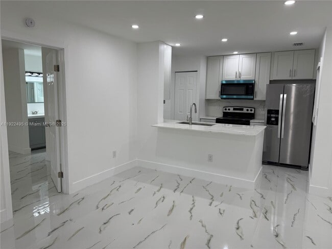 Building Photo - 9726 Hammocks Blvd